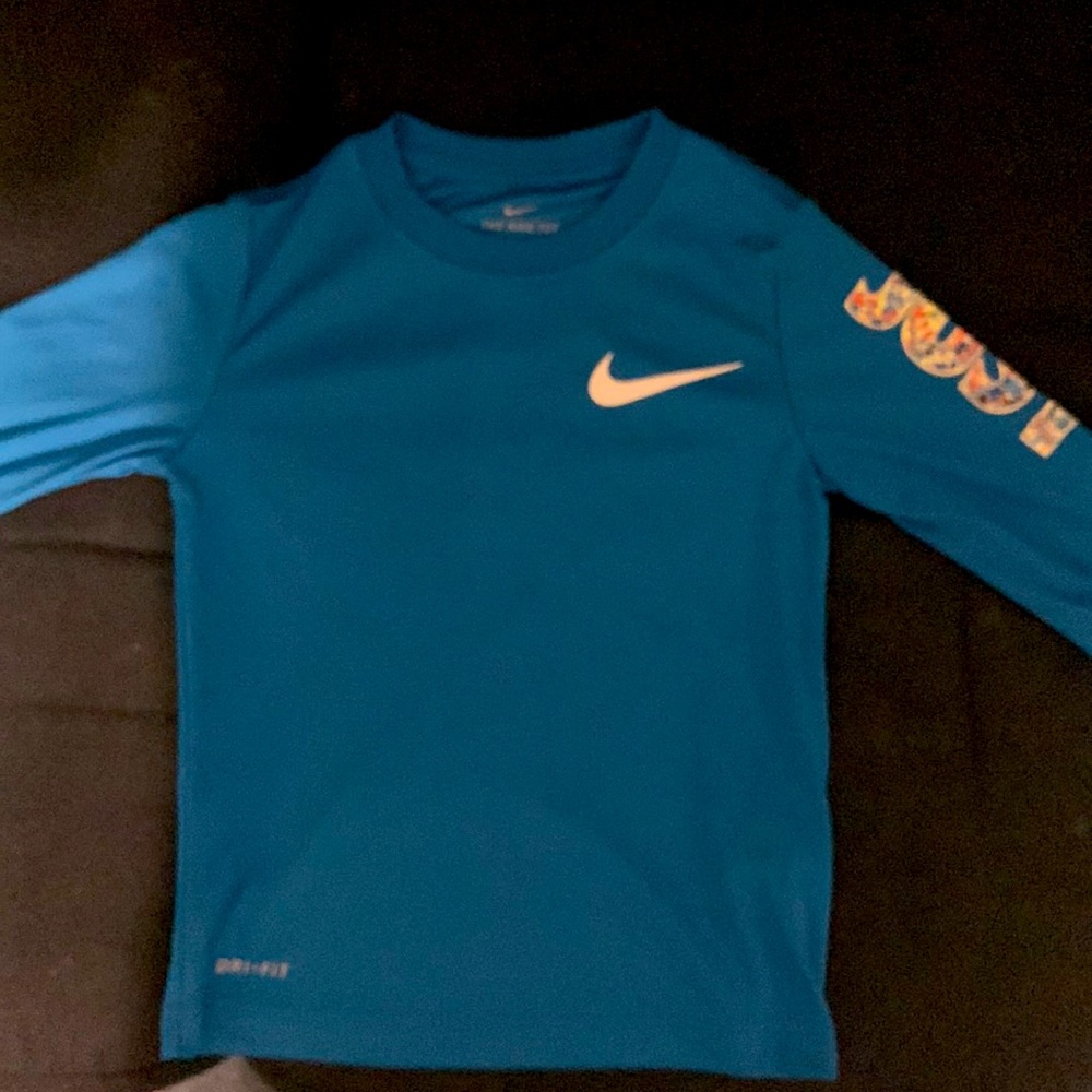 NWT Nike Toddlers size 4T Dri-Fit long sleeve shirt